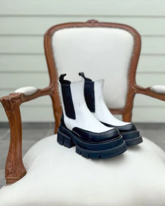 BORCEGO SUMMER BLANCO Y NEGRO en internet