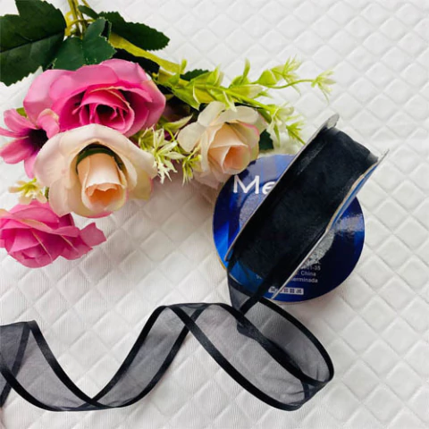 As flores são vendidas separadamente, e voçê encontra na categoria Decorações/Flores Artificiais.   Fita Organza Merita, fita importada de excelente qualidade. Este produto irá deixar seus trabalhos muito mais bonitos. Pode ser utilizado de diversas manei