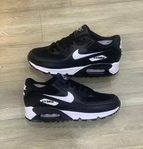 Air Max 90 • Preto/Branco