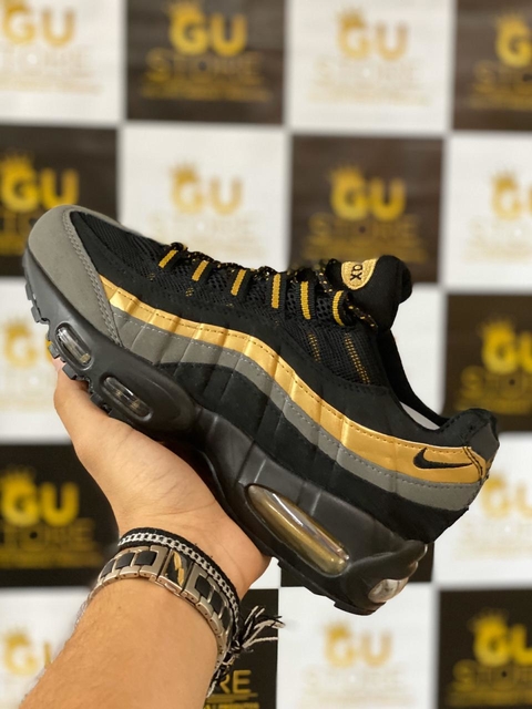 Air Max 95 • Preto/Dourado na internet