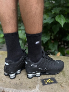 Nike Shox NZ • Preto/Prata na internet