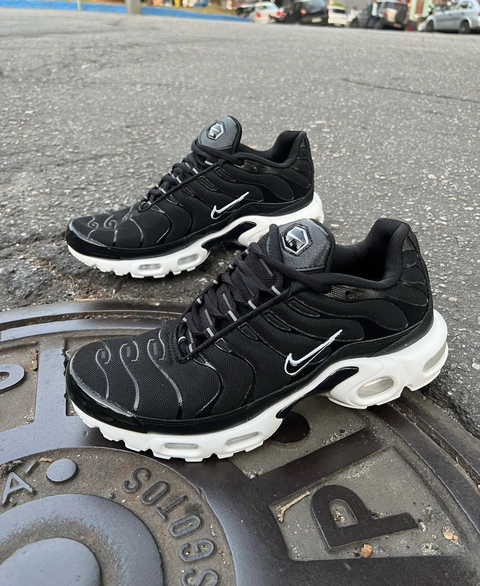 Air Max TN • Preto/Branco