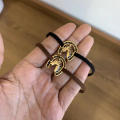 Choker ferradura com cavalo dourada - comprar online