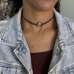 Choker ferradura com cavalo dourada - comprar online