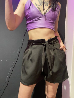 SHORT CREP CON LAZO LOVE