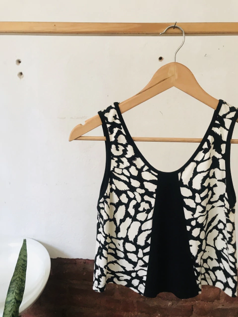 MUSCULOSA KARA NEGRA