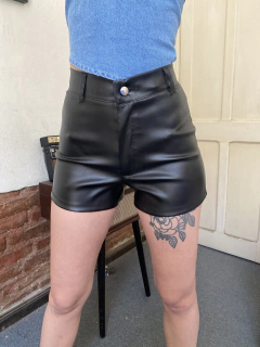 Short engomado kadics en internet