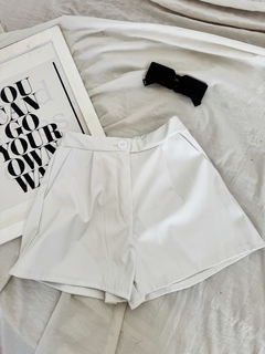 Short engomado con elástico