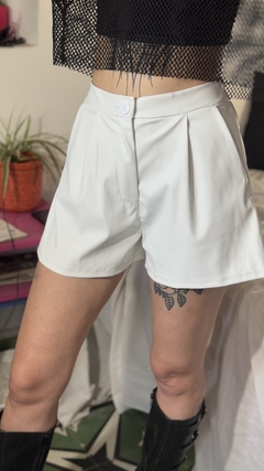 Short engomado con elástico