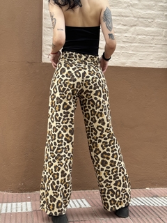 Jean leg wide print leopard - tienda online