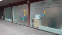 Vinilo Esmerilado con Diseño Personalizado para vidriera de Consultorio Odontológico