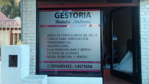 Vinilo Esmerilado combinado con Vinilo de Corte para Vidriera Comercial