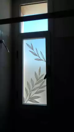 Imagen de Vinilo esmerilado impreso con tinta blanca "FOGLIE"