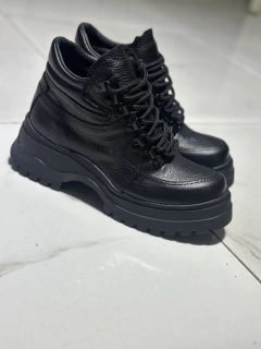 Borcego Tosh - atuspieshoes