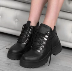 Borcego Tosh en internet