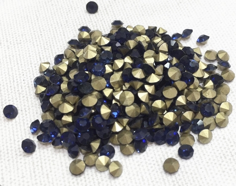 COD 6546 - Pedras de Strass SS14,5/PP28 Montana - Pacote com 30 Pedras