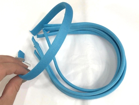 COD 7166 - Tiara Encapada de Tecido 10mm Azul Claro - Unidade