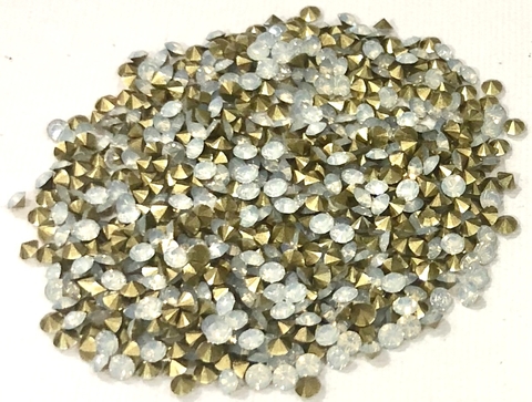 COD 2694 - Pedras de Strass SS12/PP24 White Opal - Pacote com 30 pedras