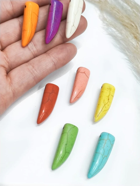 COD 7320 - Dente de Howlita 30mm Colorido - 2 unidades