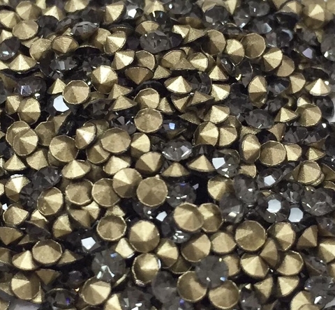COD 6607 - Pedras de Strass SS6,5/PP14 Black Diamond - Pacote com 30 Pedras