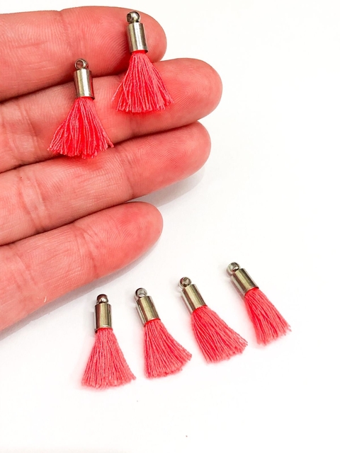 COD 2013 - Tassel Mini Chiclete com finalizador Prateado -PAR