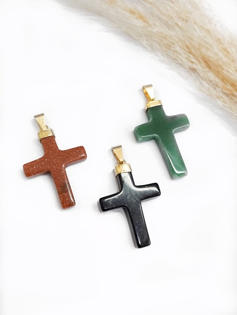 COD 8406 - Pingente de Pedra Natural 3.2x2.5 Crucifixo - Unidade