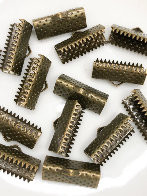 COD 4734 - Terminal Jacaré 1.6cm Ouro Velho - 24gramas (Aprox. 40 unidades)