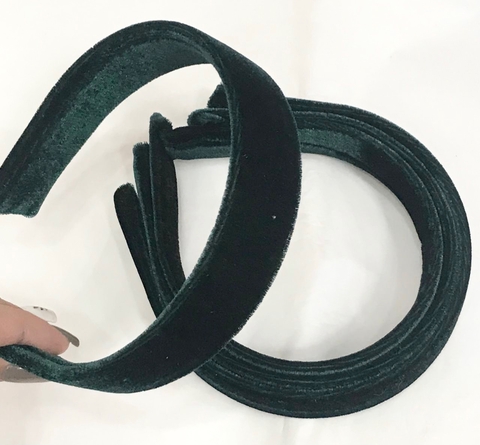 COD 7219 - Tiara 30mm de Veludo Verde Escuro - Unidade