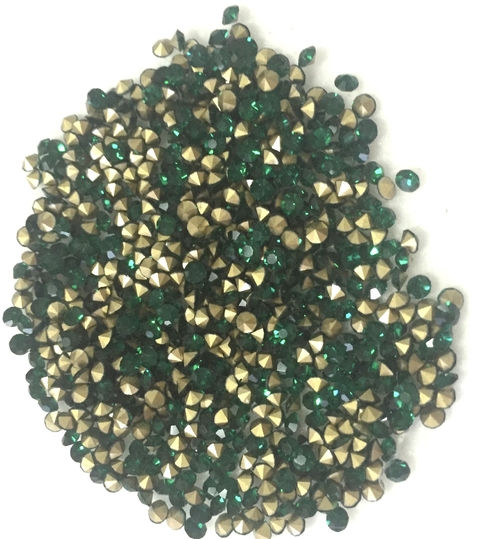 COD 553 - Pedra de Strass SS12/PP24 Emerald - Pacote com 30 pedras.