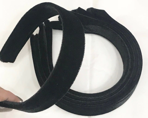 COD 7221 - Tiara 30mm de Veludo Preto - Unidade