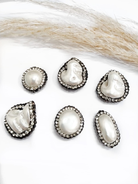 COD 4141 - Pedra Natural Passante Madrepérola Cravejada com Marcassitas e Strass - Unidade