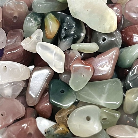 COD 9360 - Cascalho de Pedra Natural Quartz Mix - Quantidade aproximada equivalente a um fio de 80cm.