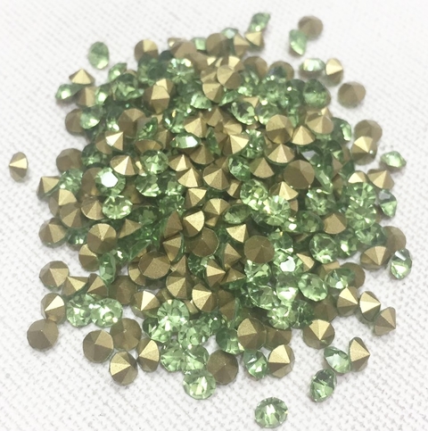 COD 6551 - Pedras de Strass SS14,5/PP28 Peridot - Pacote com 30 Pedras