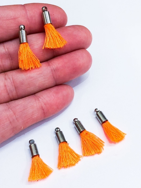 COD 2020 - Tassel Mini com Finalizador Prateado Laranja - PAR