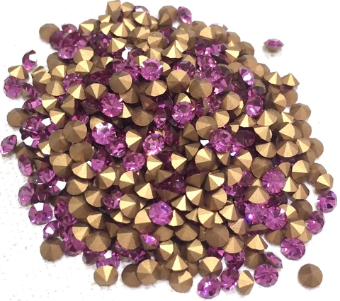 COD 6536 - Pedras de Strass SS12/PP24 Fuchsia Premium - Pacote com 30 Pedras