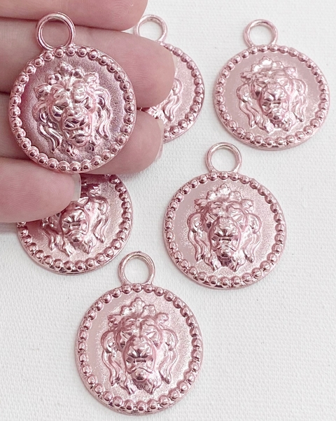 COD 5299 - Pingente Medalha Leão Rosa - Unidade