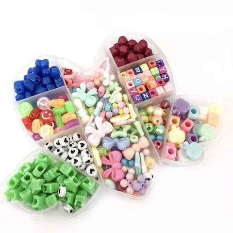 COD 9390 - Kit de Pedrarias Coração + Mini Tesoura + 1 Rolo C/10 Metros de Fio de Seda (Silicone) - Unidade
