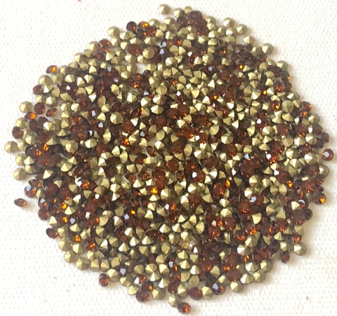 COD 2854 - Pedras de Strass SS8,5/PP18 Smoked Topaz - Pacote com 30 Pedras