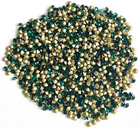 COD 2732 - Pedras de Strass SS8,5/PP18 Green Turmaline - Pacote com 30 Pedras