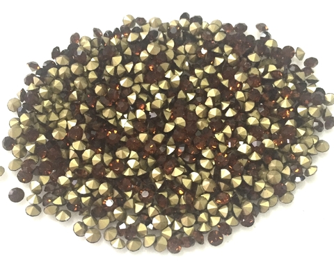 COD 551 - Pedra de Strass SS12/PP24 - Pacote com 30 pedras.