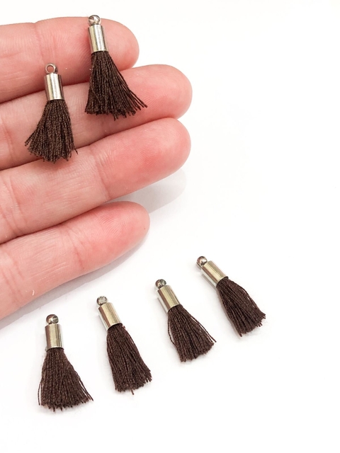 COD 2016 - Tassel Mini com Finalizador Prateado Marrom - PAR