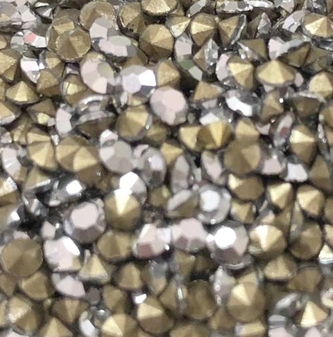 COD 6628 - Pedras de Strass SS6,5/PP14 Labrador - Pacote com 30 Pedras