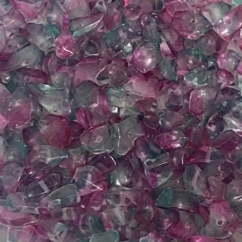 COD 7081 - Cascalho de Murano Roxo Mesclado - Quantidade aproximada equivalente a um fio de 80cm.