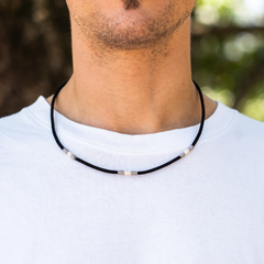Colar Outsider Preto
