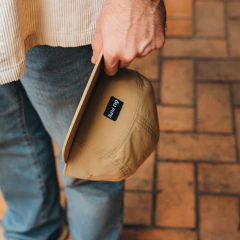 Boné Five Panel Bege na internet