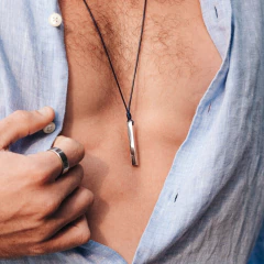 Colar Monolito Inox na internet