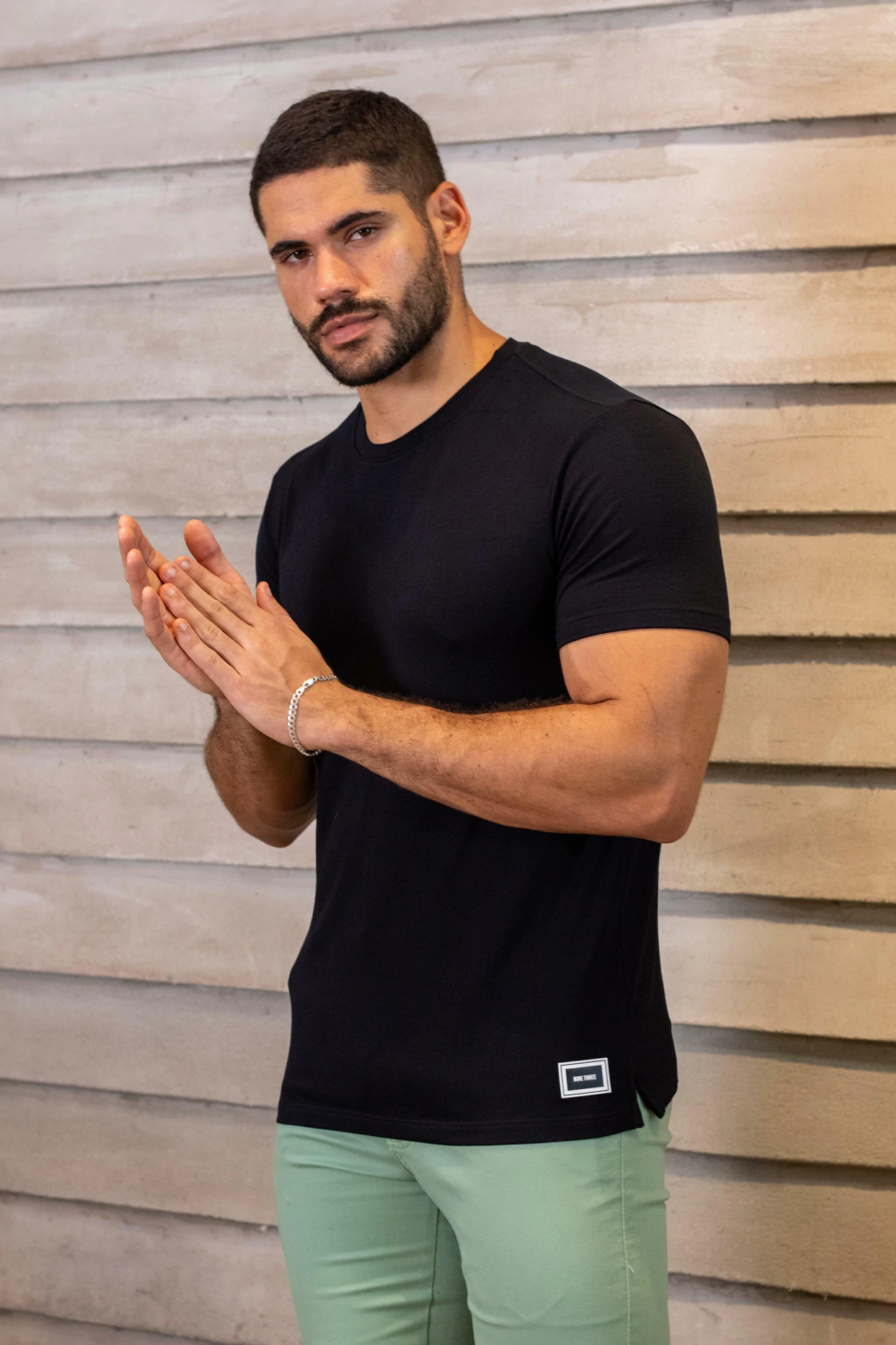 T-SHIRT BÁSICA - PRETA