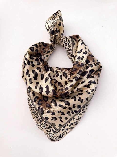 PAÑUELO 45*47CM COL688 - comprar online