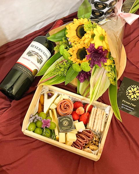 Bandeja de Frios PP + vinho + Ramalhete campestre | pedidos com 48h de antecedência
