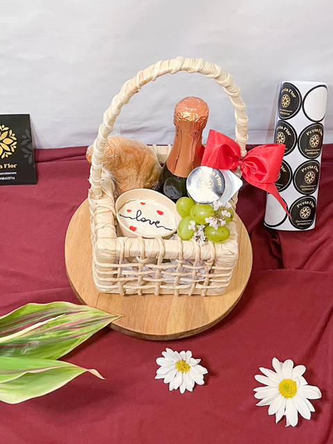 Cestinha afetiva com bolo de copo (espumante)❤️ à pronta entrega (bolo de copo - Parabéns) - comprar online